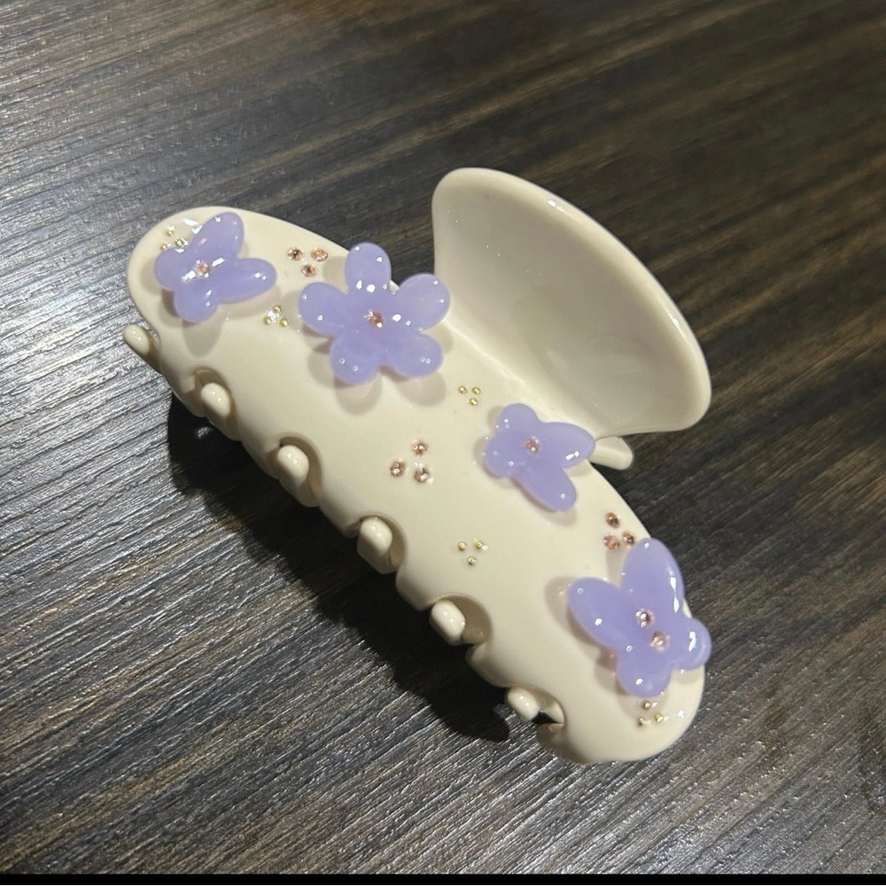 Djerf Avenue x Emi Jay Sweetheart Clip in Angel Food